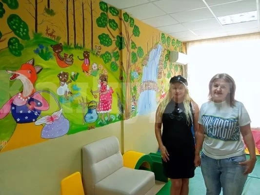 Самоука художничка нарисува приказни герои за децата от социален дом в Монтана