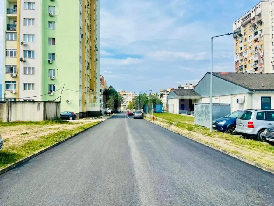 Продължава обновяването на пътната инфраструктура във Враца СНИМКИ