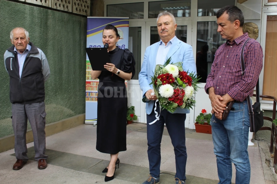 Барелеф на Гео Милев вече има на входа на библиотеката в Монтана