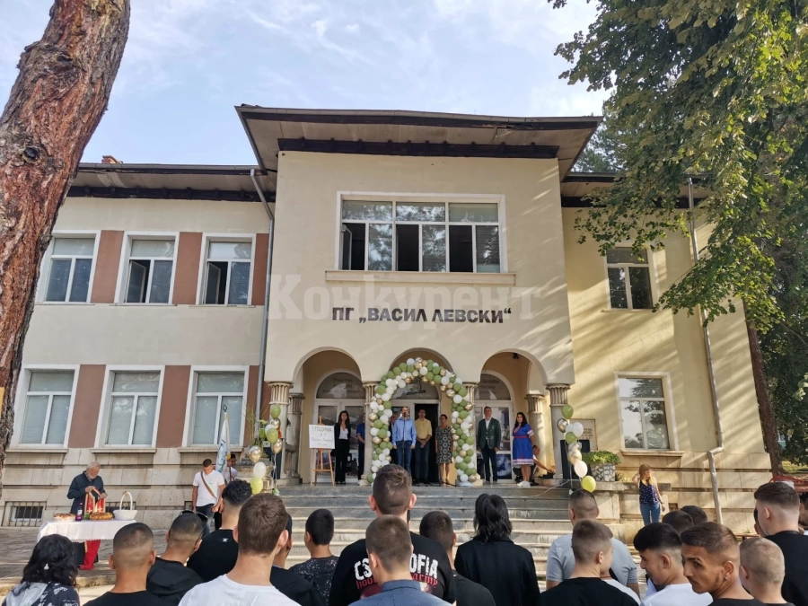 ПГ „Васил Левски“ в Мездра откри учебната година с нови жп паралелки