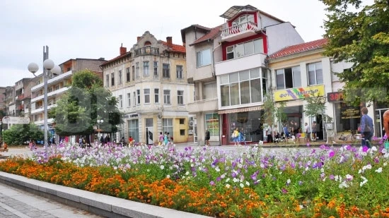 Лом отбелязва празника си днес