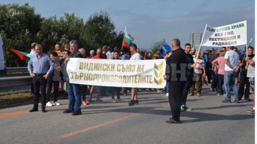 Във Видин земеделски производители блокираха за часове пътя за Дунав мост 2