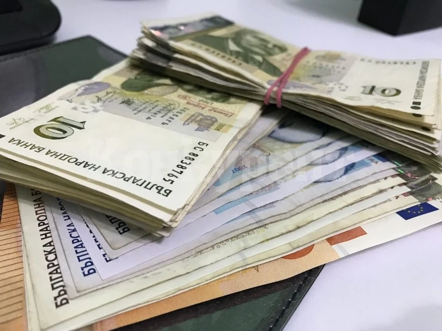 Издирват апаши, задигнали пари от възрастни хора