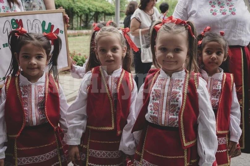 Община Козлодуй организира конкурс за детска народна носия по време на Фестивала на занаятите