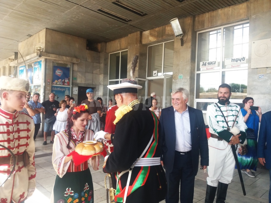 Историческа възстановка украси честването на Деня на Независимостта на България в Мездра 