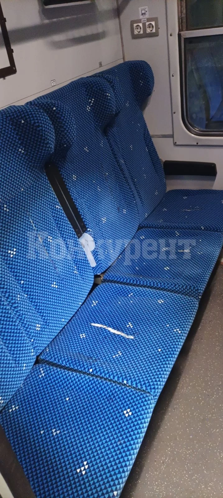 Вандали нарязаха нови седалки във влак на БДЖ СНИМКИ