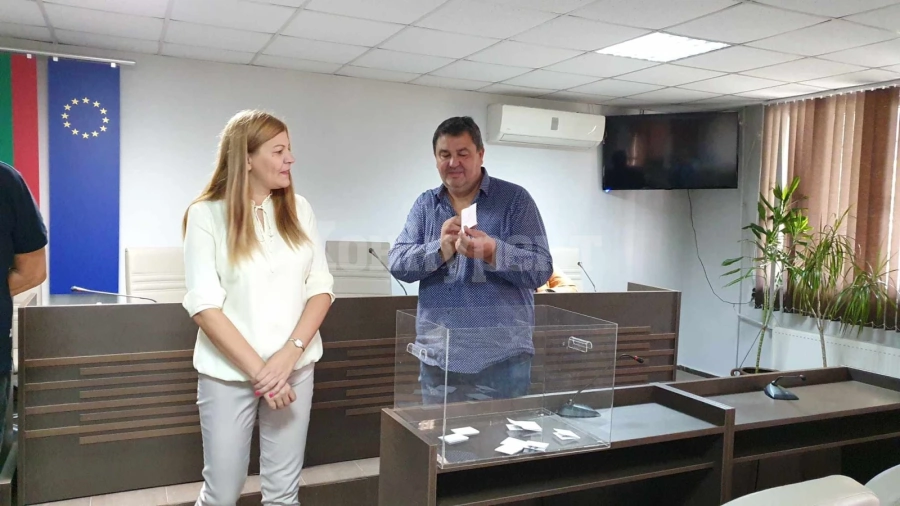 Изтеглиха жребия за реда на кандидатите за кметове на Враца за участието им в диспутите ВИДЕО