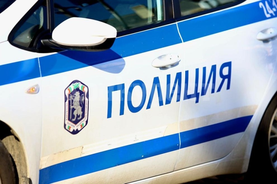 Дядка открадна ел. табло от железобетонен стълб в Мизия