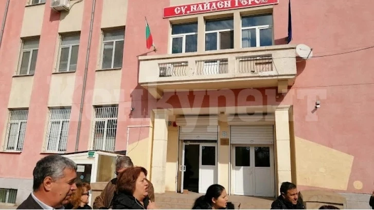Шокираща развръзка за директорката, писала оценки на починала ученичка