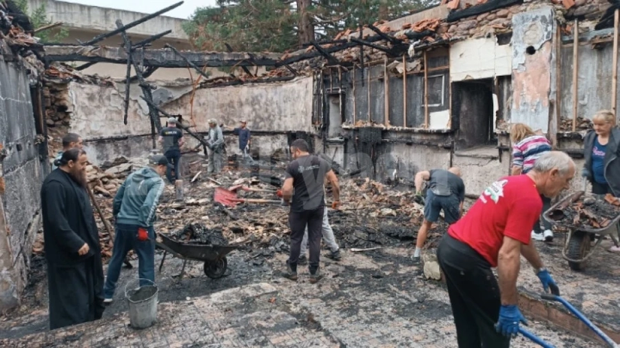 Дарителска кампания набира средства за ремонт на опожарен храм във Вършец