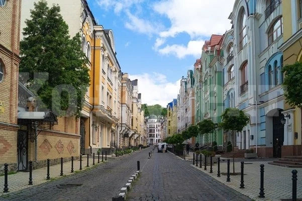 Брат и сестра скочиха от 24-ия етаж в Киев, заснеха самоубийството си на живо