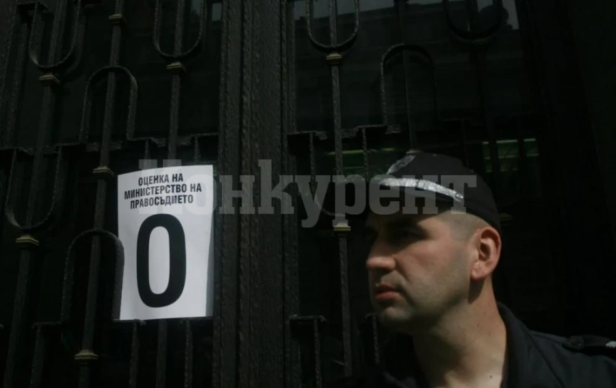 Служители на затворите излизат на протест