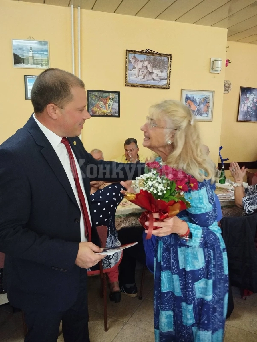 Иван Иванов и кандидати за съветници на БСП представиха програмата за управление в пенсионерски клуб СНИМКИ