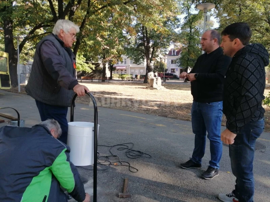 Нови 50 кошчета за отпадъци заменят старите в парк „Рова“