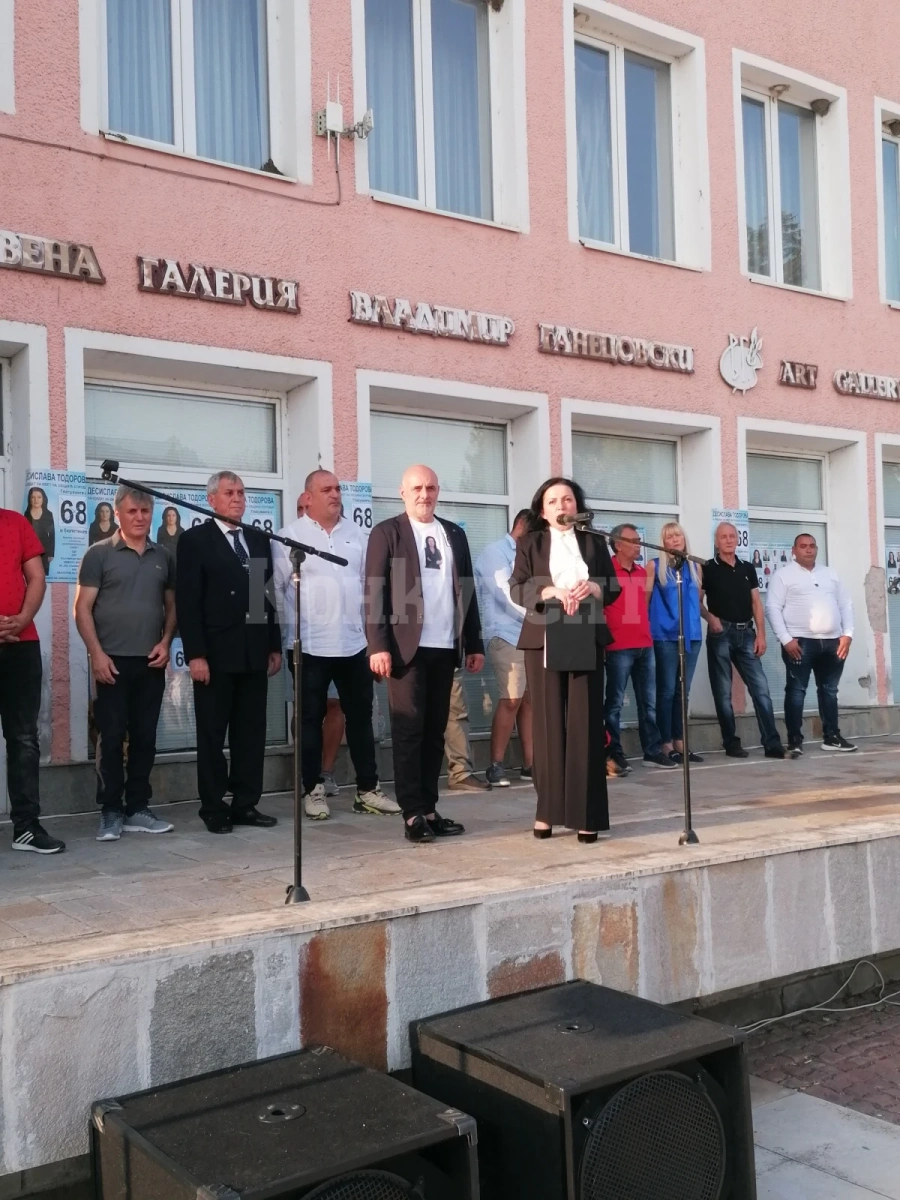 Цветан Енчев депутат от 49-ото НС подкрепи инж.Десислава Тодорова на предизборна среща с жителите на село Борован