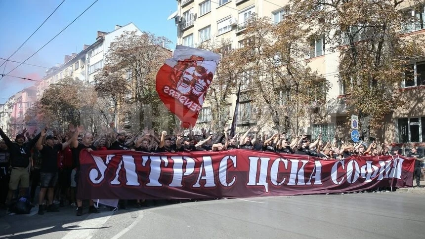 София под червена обсада, феновете на ЦСКА се разгневиха и стана страшно