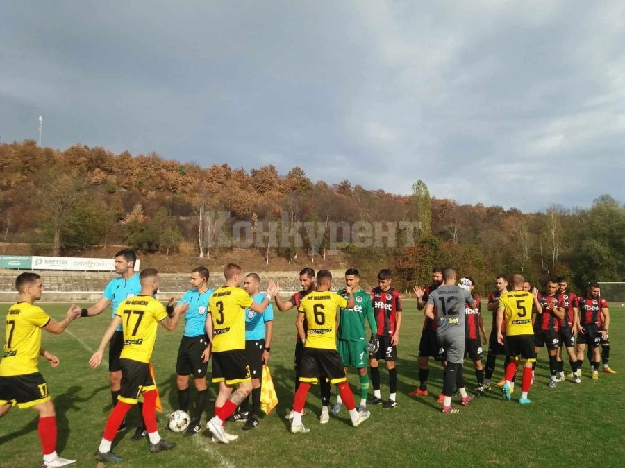 Локо /Мездра/ обърна Павликени от 0:1 до 3:1 в мач с 2 червени картона СНИМКИ