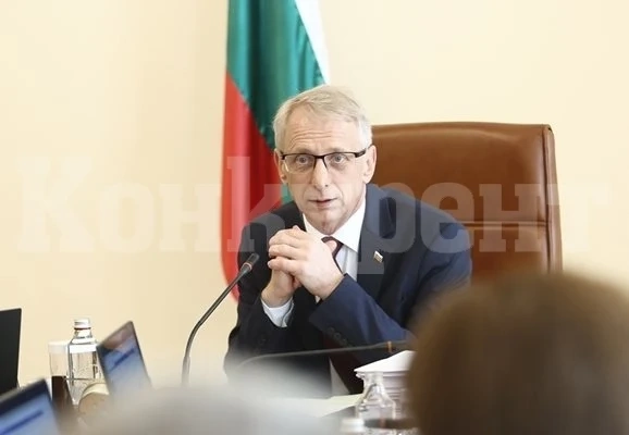 Премиерът Денков ще отговаря на въпроси във фейсбук