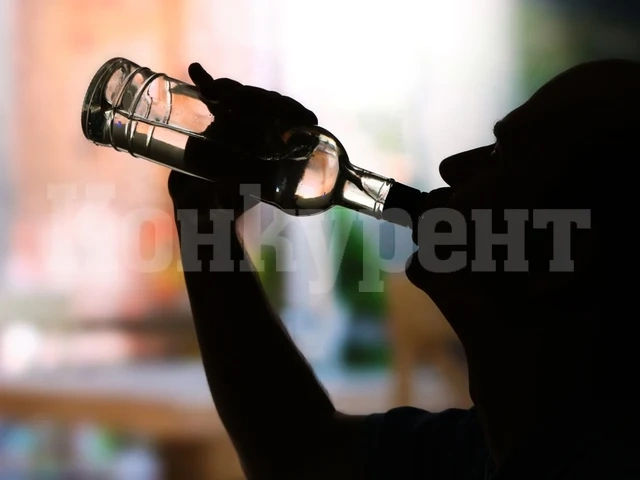 Пиян на куче софиянец вилня на гарата в Бойчиновци, съблече се гол и...