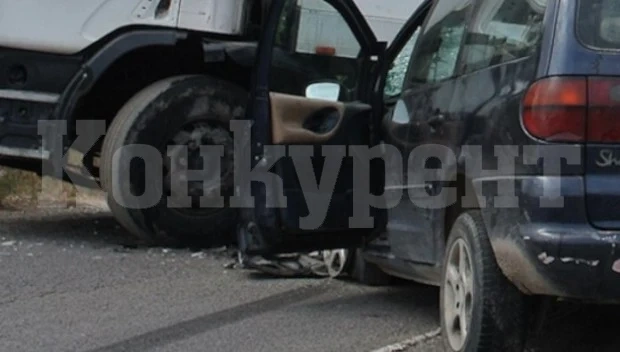 Поредна катастрофа във Врачанско! „Ауди“ се заби в аварирал ТИР