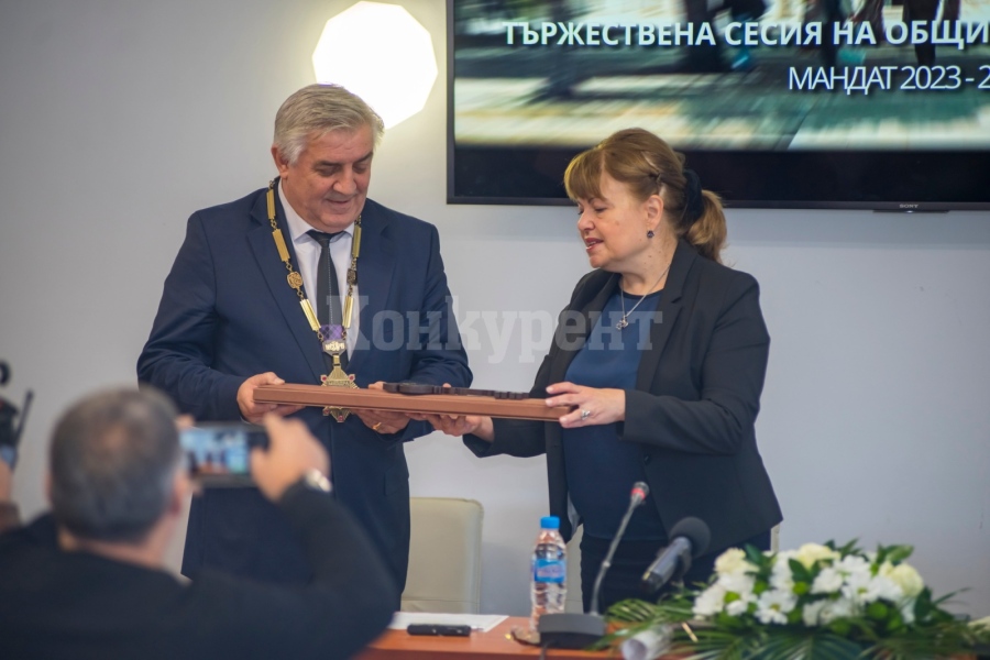 Новоизбраните кметове и общински съветници в община Мездра положиха клетва 