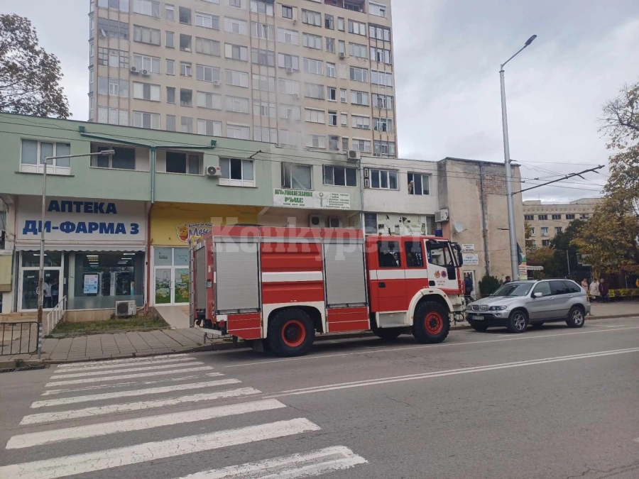 Пожар срещу болницата вдигна под тревога огнеборците във Враца, евакуираха две жени с вишка СНИМКИ /ОБНОВЕНА