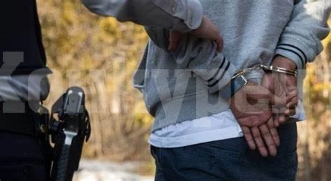 Двама се сбиха в Мездра, потрошиха лек автомобил и прозорци на къща