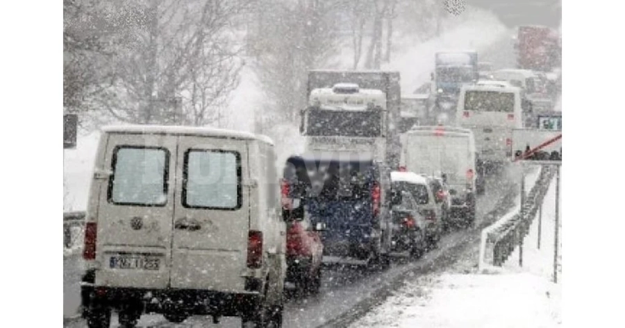 Аварирали тирове на Хаинбоаз, закъсали спец автомобили в Добричко