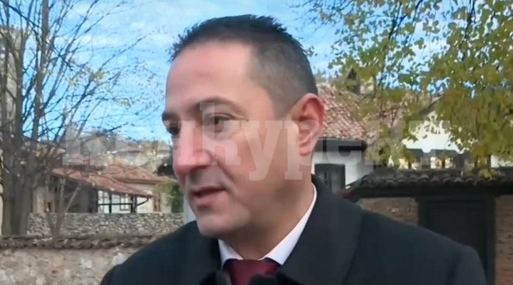 Жена нахлу в класна стая и изведе ученички от час, не си платили в лавката 1 лв.