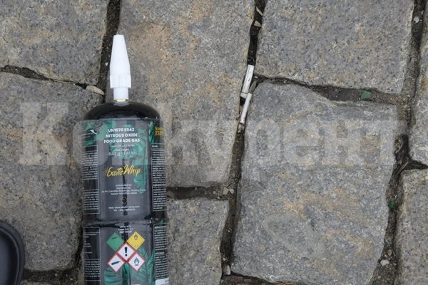 Въпреки забраната - продажбата на флакони с райски газ продължава, доставят и до адрес