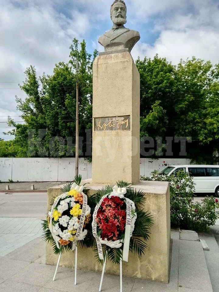 Венци и цветя по случай 146 години от освобождението на Козлодуй