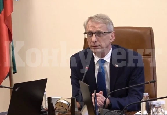 Премиерът Николай Денков свиква извънредно министри заради снежното бедствие