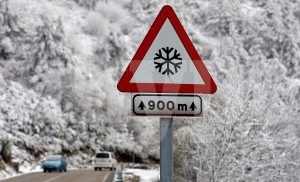 10 автобуса със стотици пътници са блокирани и във Врачанско