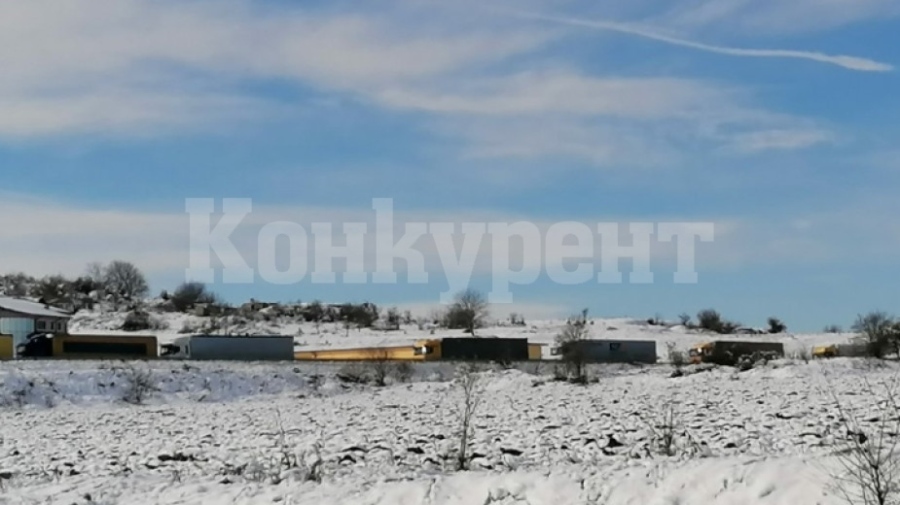 Възстановено е движението на тировете по път Е-79