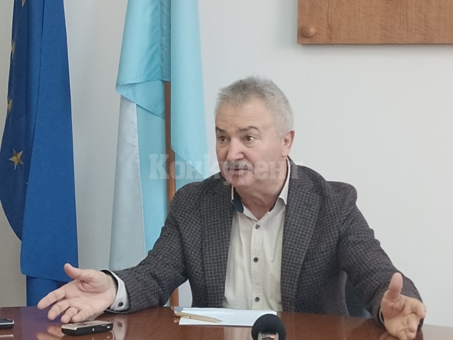 Заради прекършени стълбове над 6000 души в община Монтана са без ток, три училища са затворени