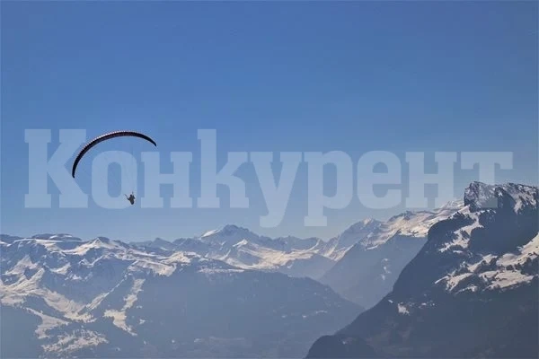 Забраниха на пилот да лети, обезглавил парашутист с крилото на самолета си