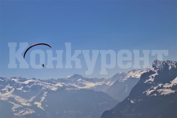 Забраниха на пилот да лети, обезглавил парашутист с крилото на самолета си
