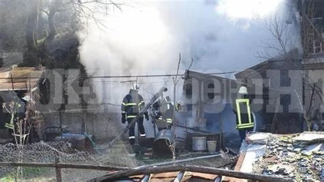 Гасиха пожар в Роман, разследват го