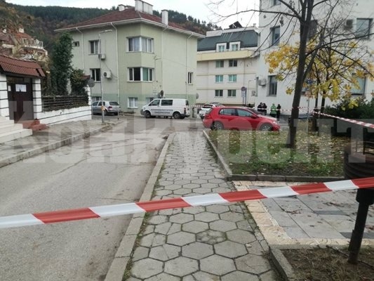 Чувал с пари задигнали маскираните грабители от инкасото