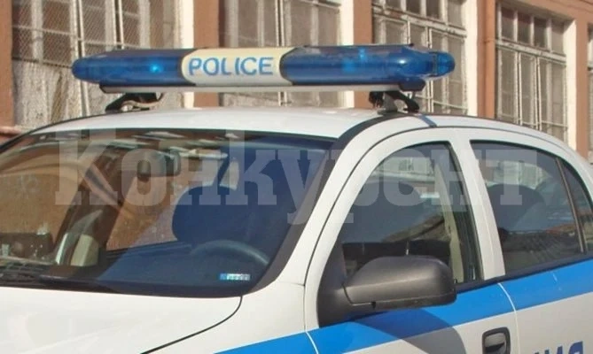 Коли редовно се блъскат в дома на възрастна жена във Врабево и го трошат