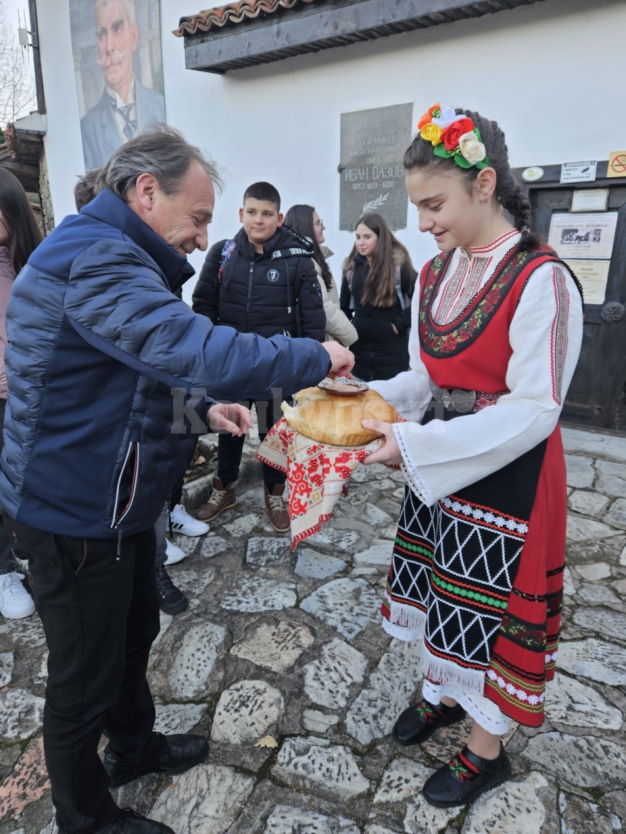Откриха изложба на стари фотокартички в Берковица СНИМКИ