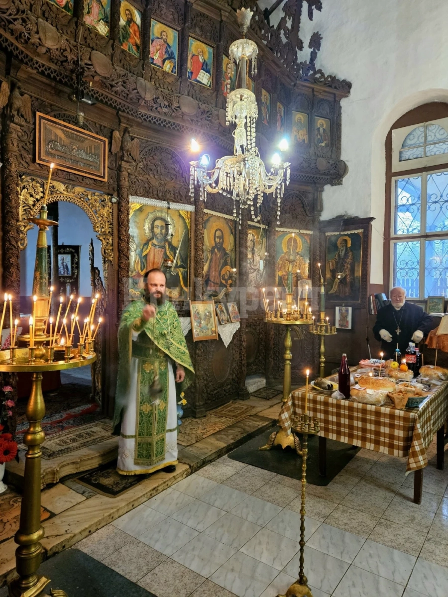 Берковица почете Никулден с празничен молебен и курбан за здраве СНИМКИ