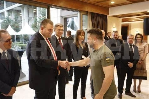Зеленски благодари лично на Пеевски за военната помощ за Украйна