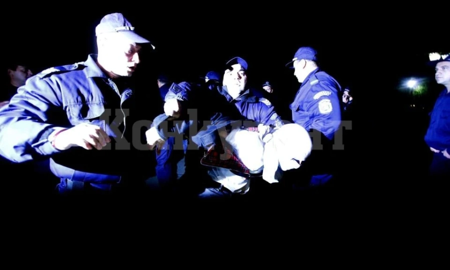 Трима хлапаци нападнаха и набиха опонент, бързо ги намериха и задържаха