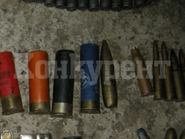 В кола полицията откри незаконни боеприпаси
