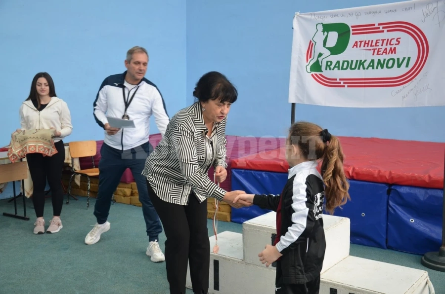 Заместник-кметът на Община Видин връчи награди в коледен лекоатлетически турнир