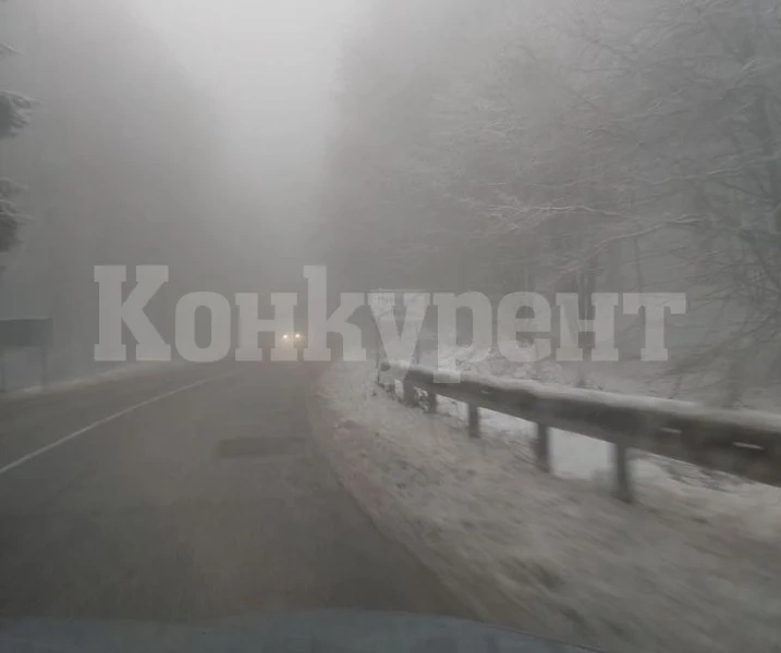 Сняг вали на Предела, на Петрохан - мъгла