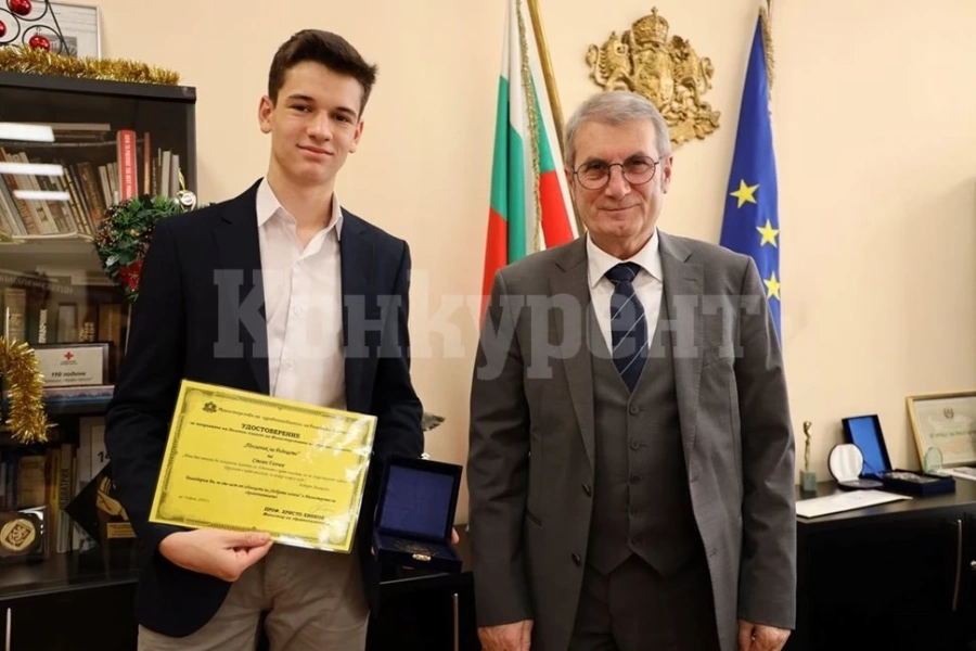 Стоян, изобретил гривната, която хваща грип и COVID, стана Посланик на бъдещето