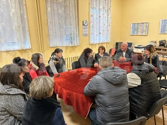 Детето от Крушовица, живяло в кокошарник, е преместено в друго училище