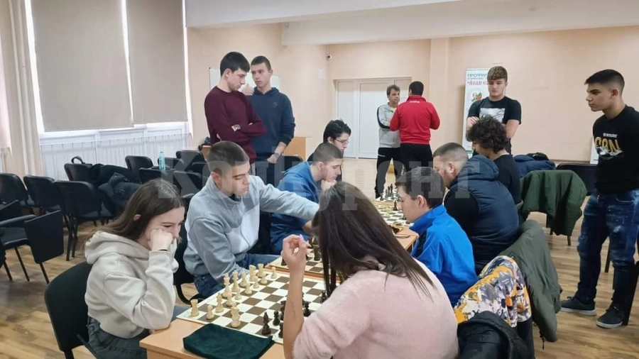 Шахматистите от СУ „Козма Тричков“ са шампиони на Враца